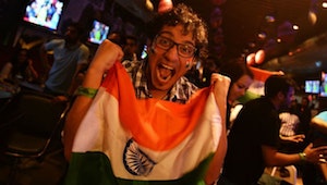 Indian-cricket-fan-with-flag